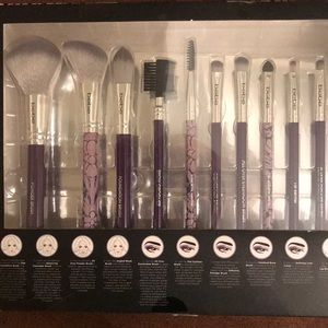 NIB Bebe Makeup Brushes